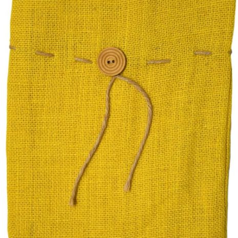zluty-jutovy-pytlik-s-knoflikem zluty-jutovy-pytlik-s-knoflikem